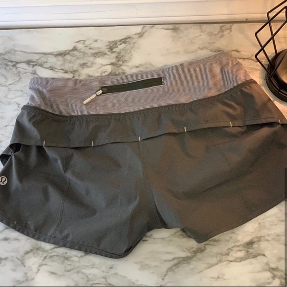 Lululemon Speed Shorts Olive - Picture 4 of 5